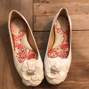 Born ballet flats with leather flower size 8